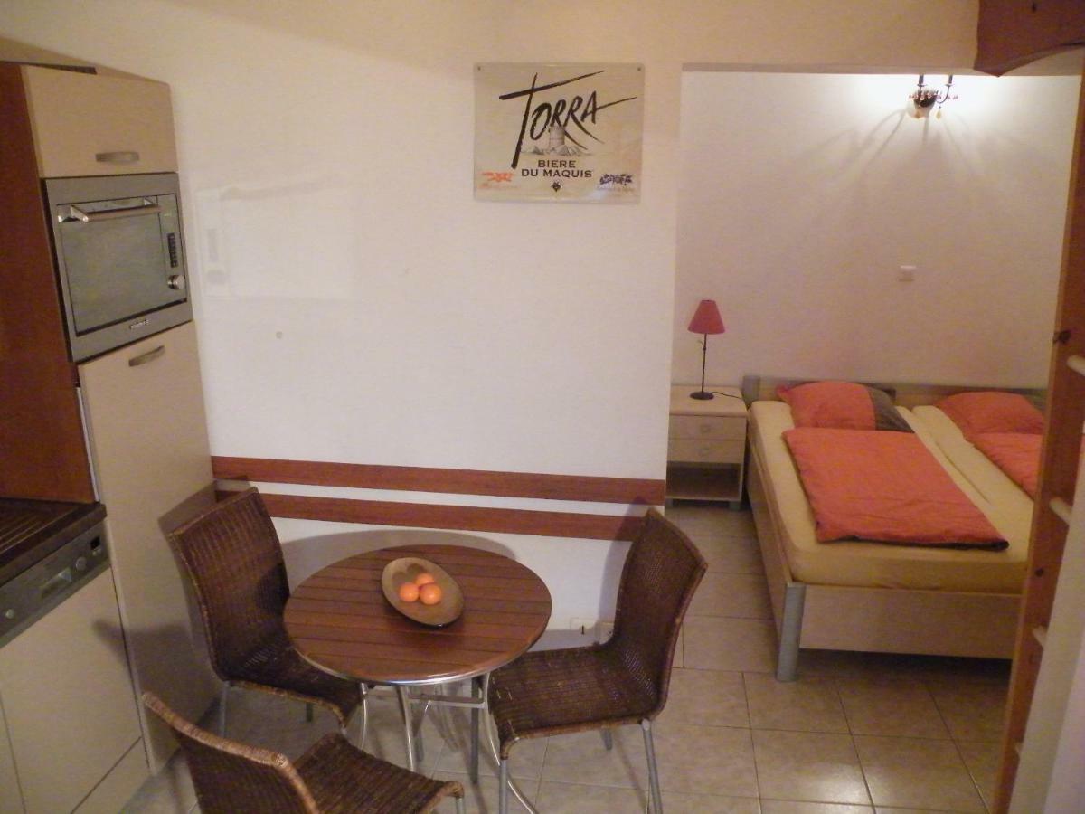 Liamone Fuer 3 Personen , 400 M Vom Strand, Pool, Klimaanlage * Sagone (Corsica)
