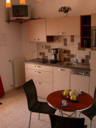 Apartment Liamone Fuer 3 Personen , 400 M Vom Strand, Pool, Klimaanlage Sagone (Corsica)